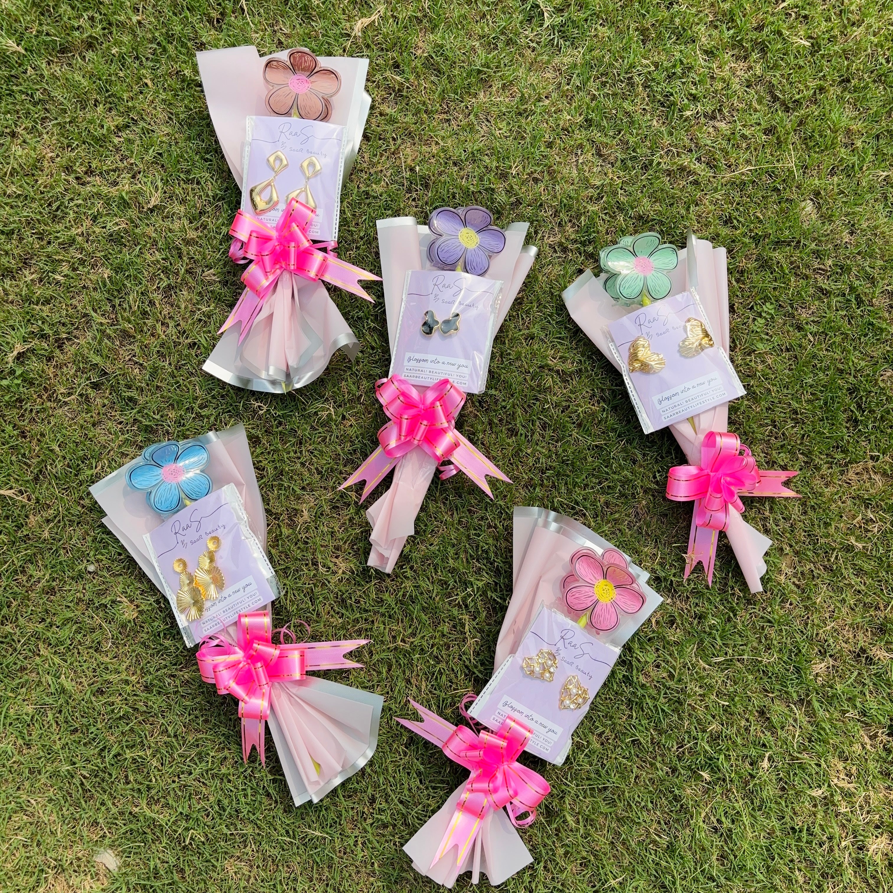 Saar Beauty Floral Hair Clutcher & Earrings Gift Bouquet