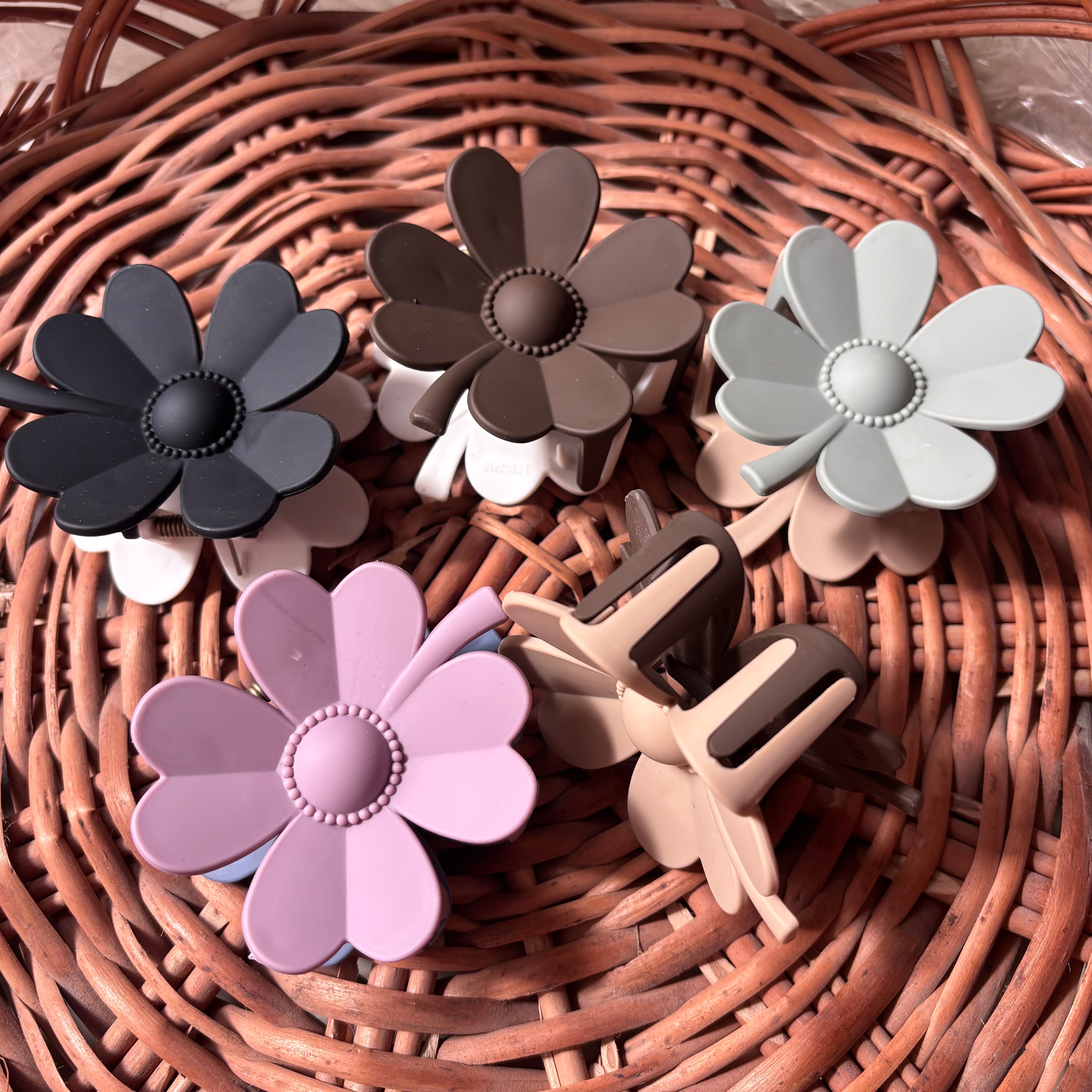 SaaR Beauty Dual Tone Daisy Hair Clutcher | Matte Flower Hair Claw Clip for Women & Girls