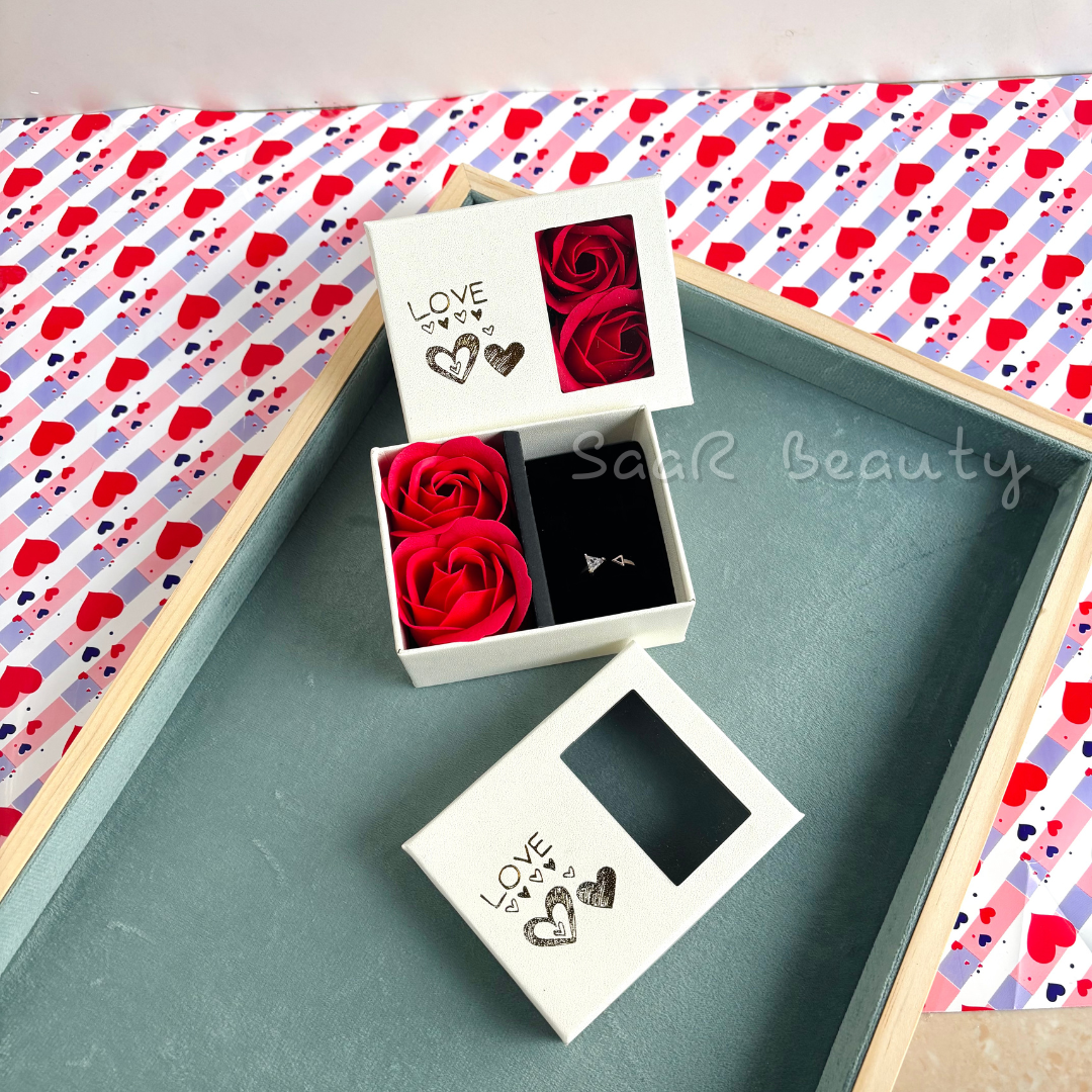 SaaR Beauty empty Valentine’s Gift Box – Elegant Multipurpose Gift Packaging with Artificial Roses for Jewelry, Chocolates & More