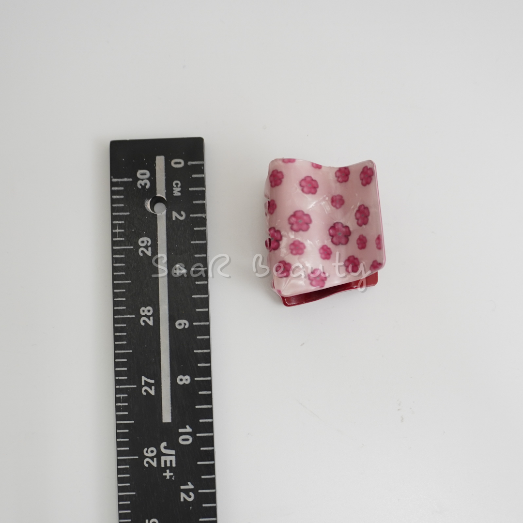 Kawaii Floral Printed Claw Clutcher β High-Quality Hair Accessory by Saar Beauty