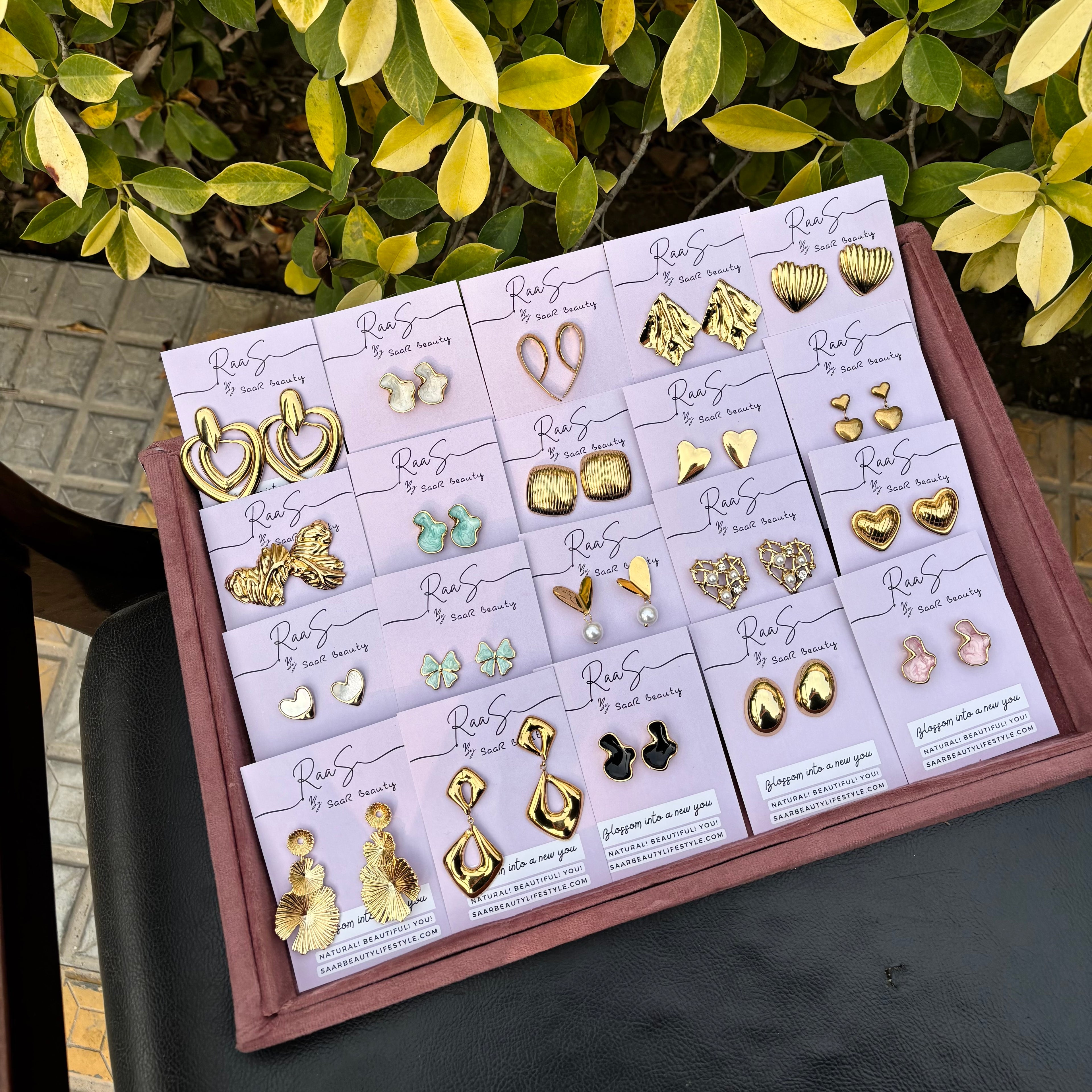 Saar Beauty Floral Hair Clutcher & Earrings Gift Bouquet