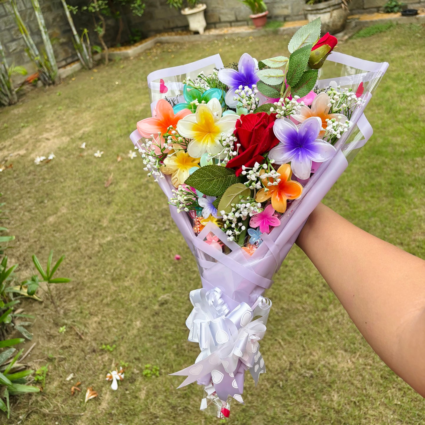Luxury Floral Claw Clip Bouquet – 35 Hair Clips & Scrunchies by SaaR Beauty