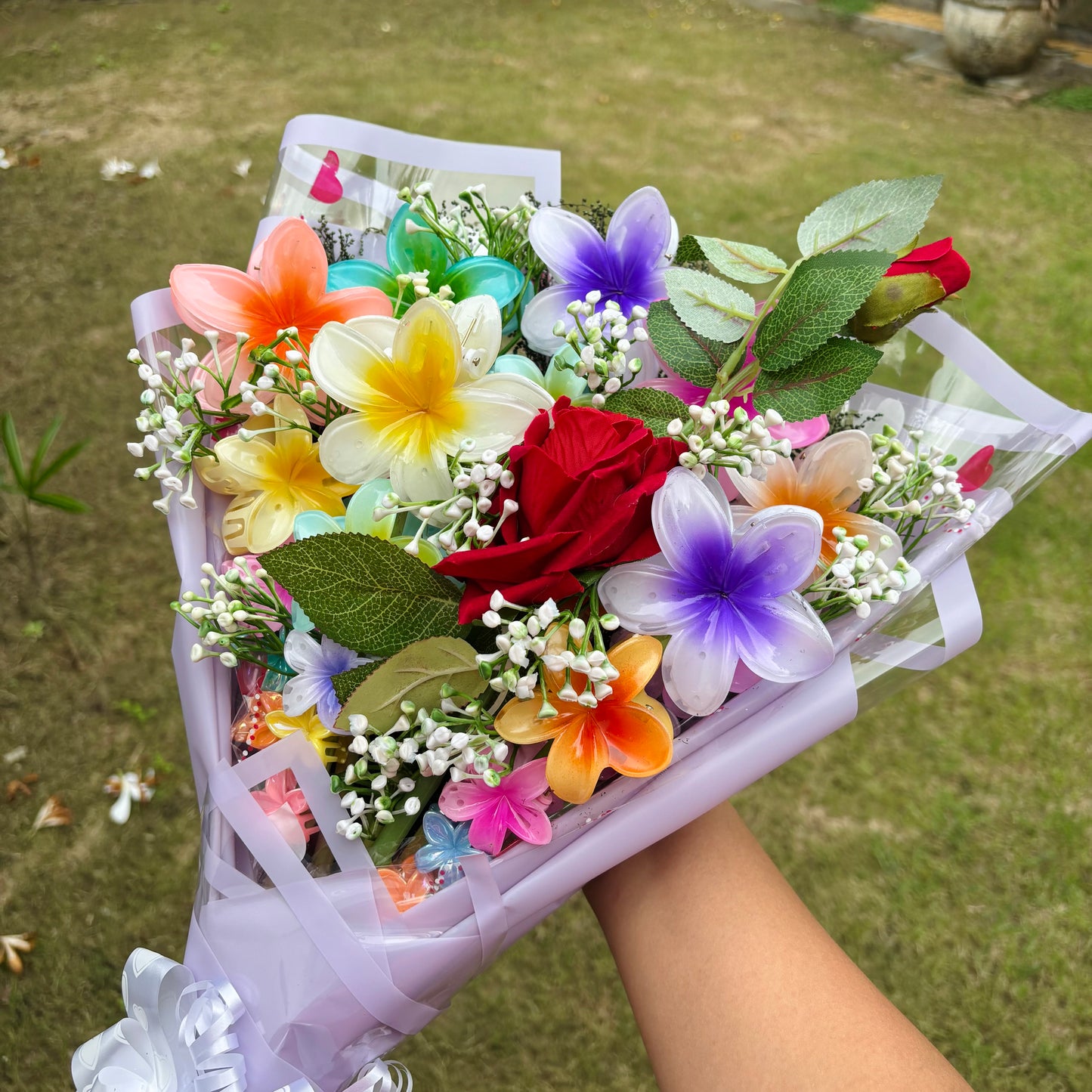 Luxury Floral Claw Clip Bouquet – 35 Hair Clips & Scrunchies by SaaR Beauty