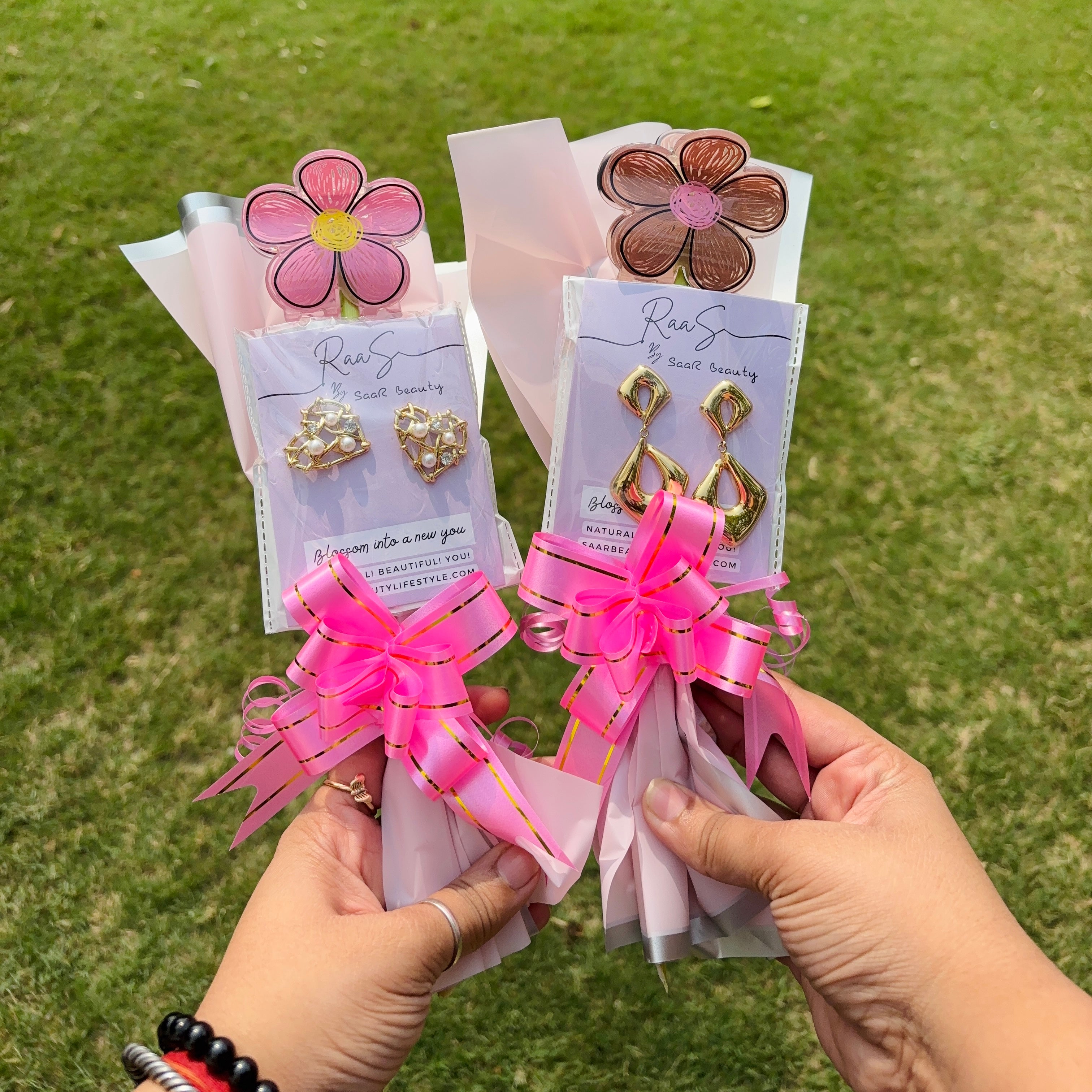 Saar Beauty Floral Hair Clutcher & Earrings Gift Bouquet