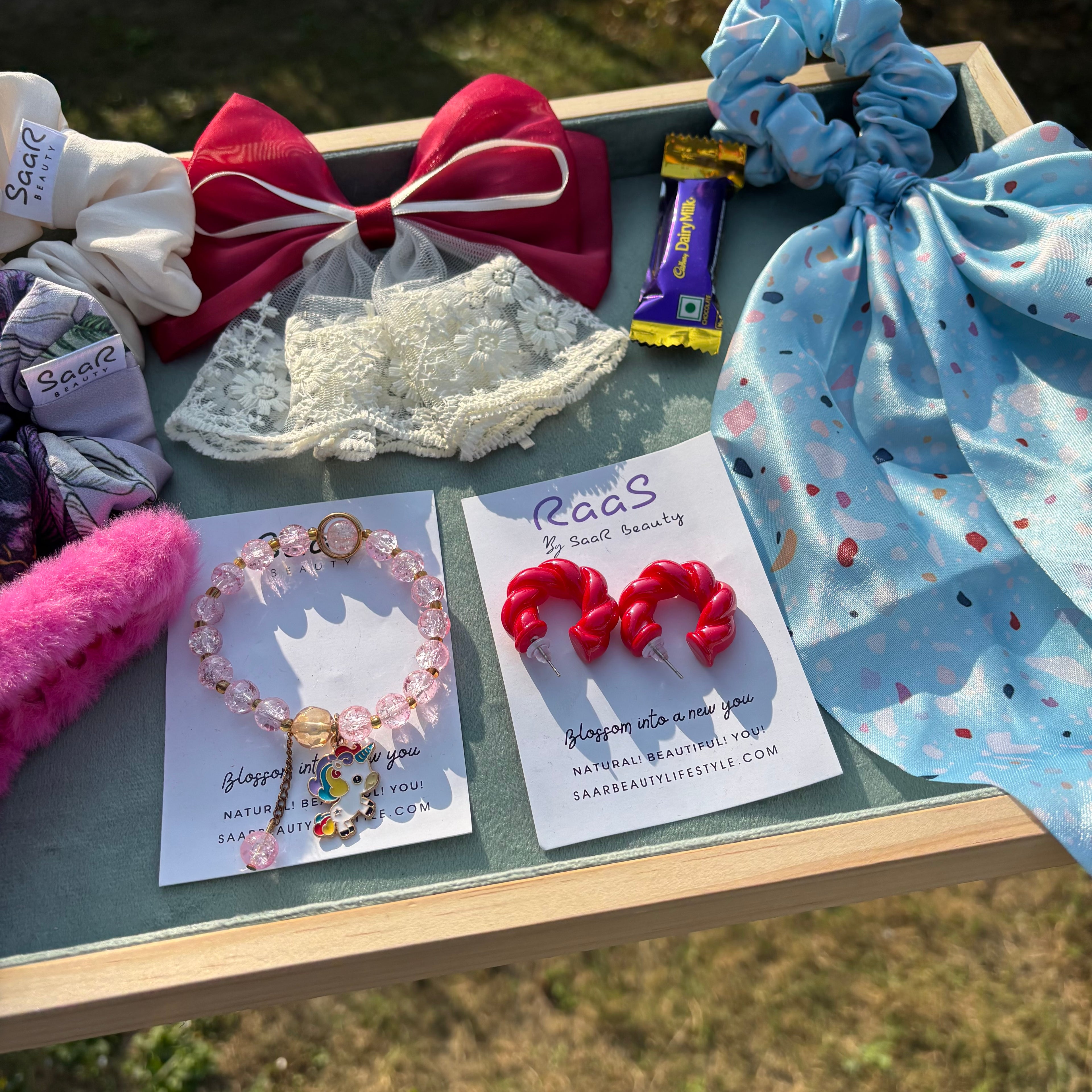 Saar Beauty Christmas Luxe Gift Hamper – Set of 8