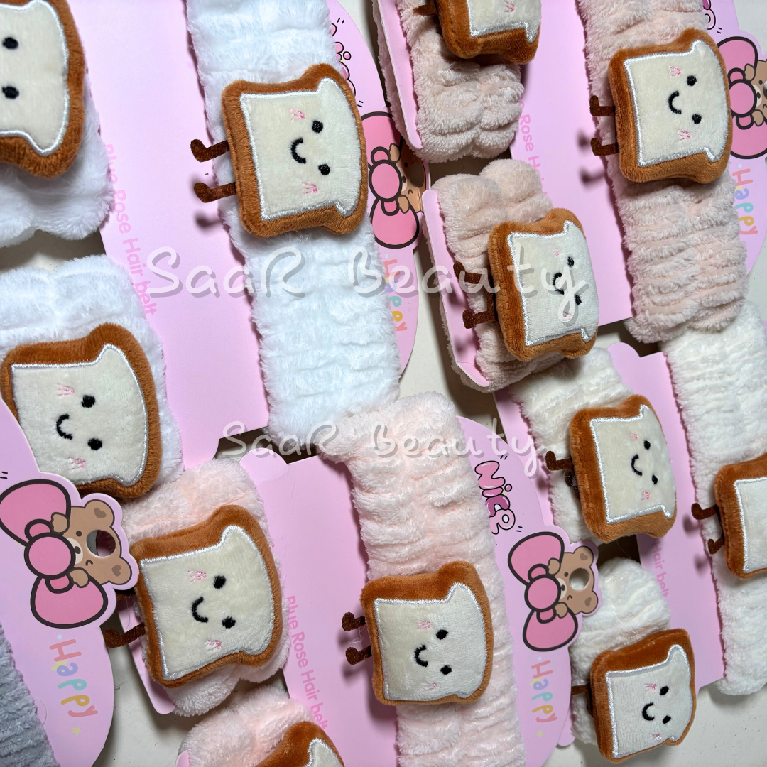 Set of cute hair clips with bear faces on a pink background Pink plush skincare headband with bread design and water-absorbing hand wraps