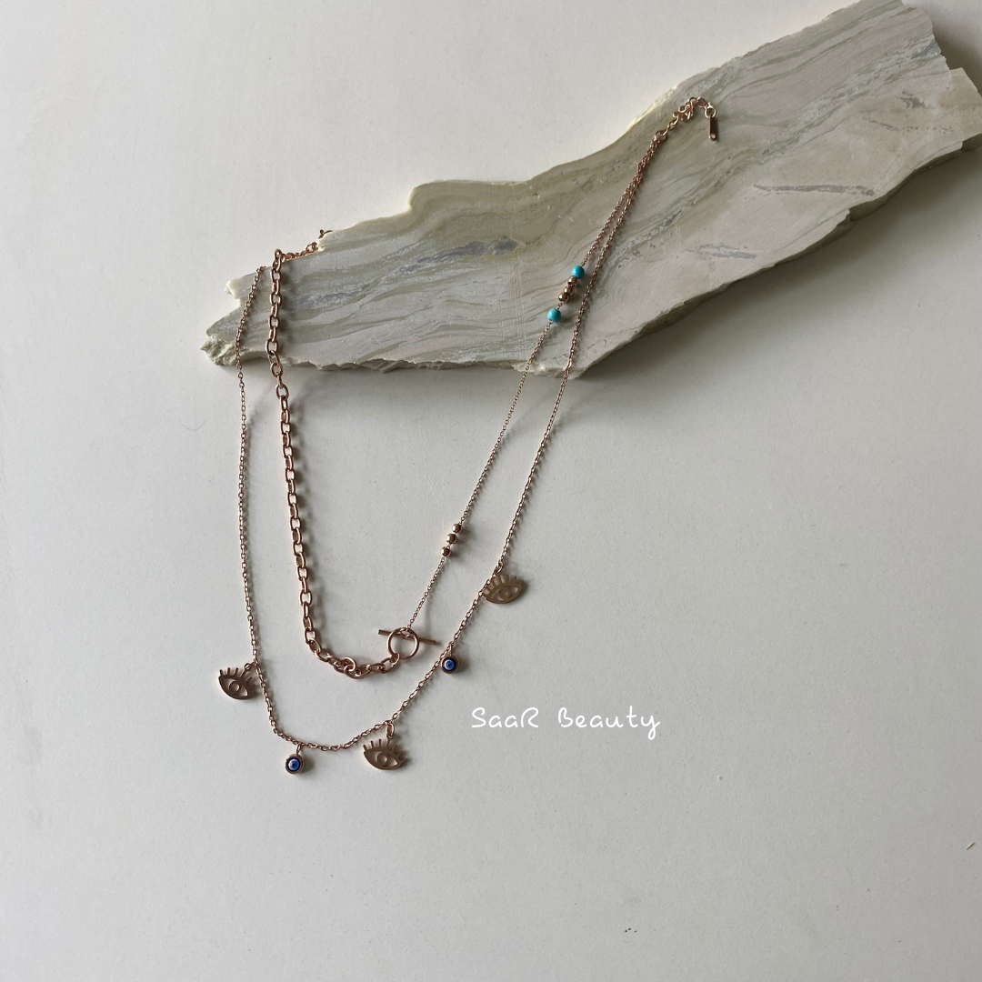 Metal chain necklace with a pendant in the shape of a EVIL EYE BLUE. Adjustable length with a trigger clasp. Accessory Style: Pendant necklace Description: THE EVIL EYE BLUE MAGIC PENDANT NECKLACE NECKPIECE Country of production: India Common generic name: Necklace Net Quantity: 1 N Composition Metal 80%, Polymethyl methacrylate 10%, Steel 10%