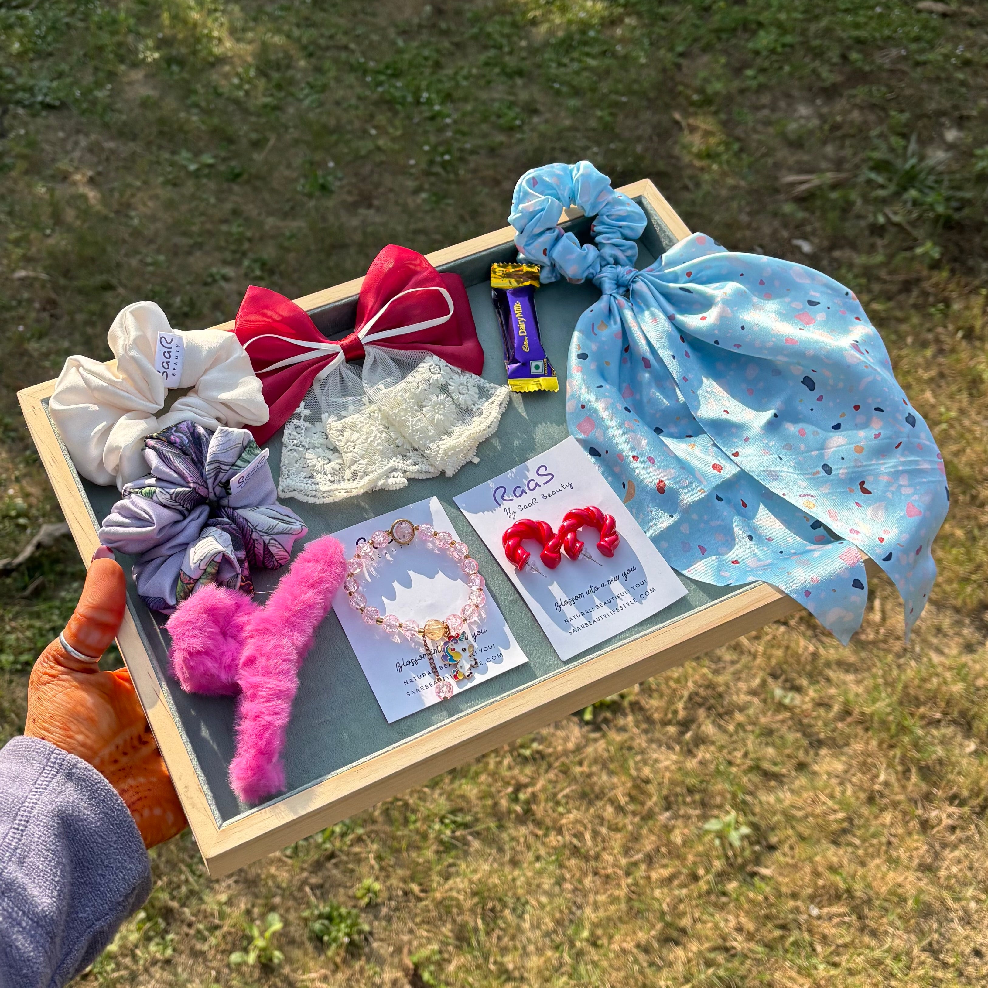 Saar Beauty Christmas Luxe Gift Hamper – Set of 8