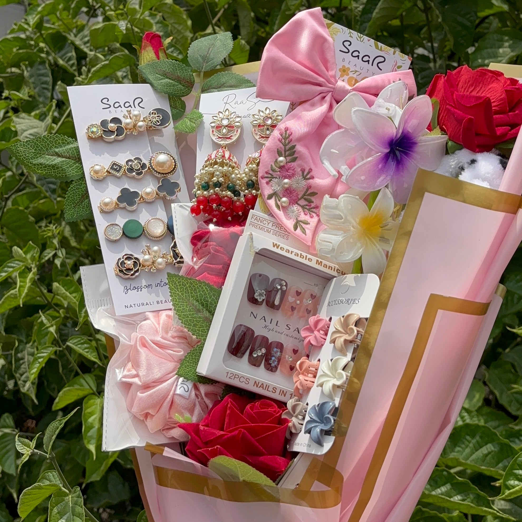 Saar Beauty Handmade Gift Bouquet with Clutches, Jewelry, and Makeup Band – Perfect Surprise