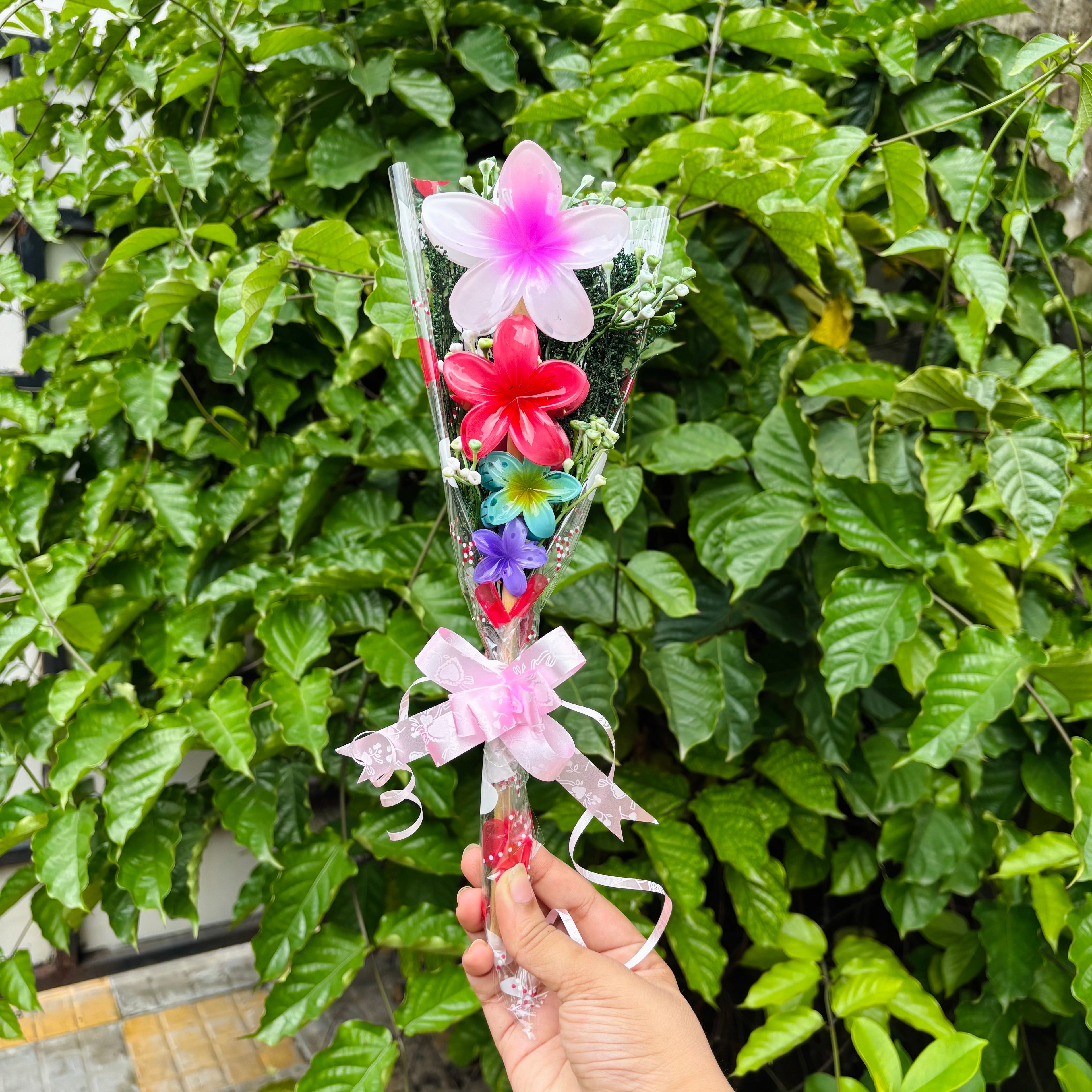 Compact Flower Claw Clip Bouquet Gift Set – Perfect Hair Accessories by SaaR Beauty – Set of 4 Hair Clutchers