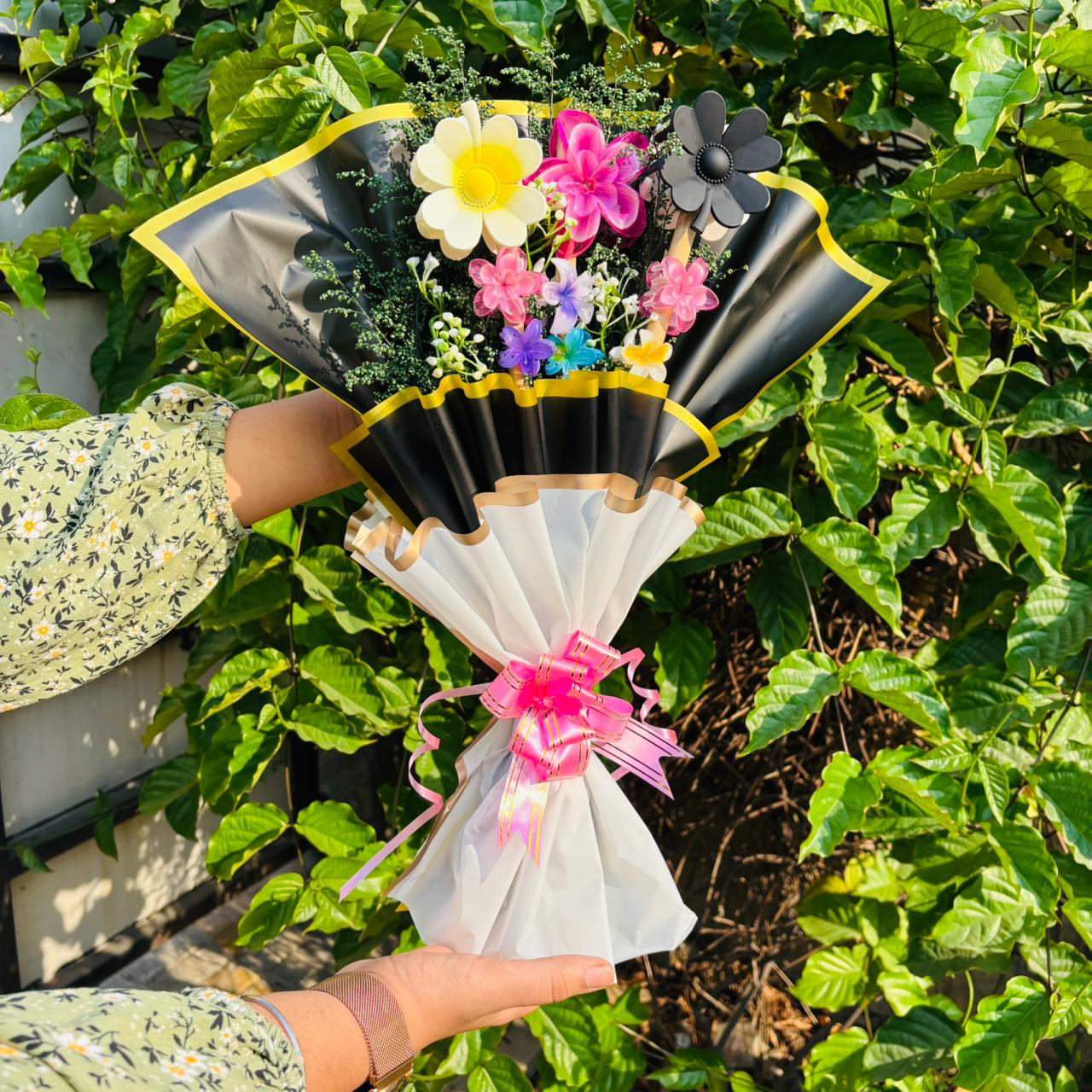 Limited Edition Saar Beauty Hair Clutcher Bouquet – Unique Gifting Idea for Women & Girls | Floral Hair Claw Set (9 Pieces)