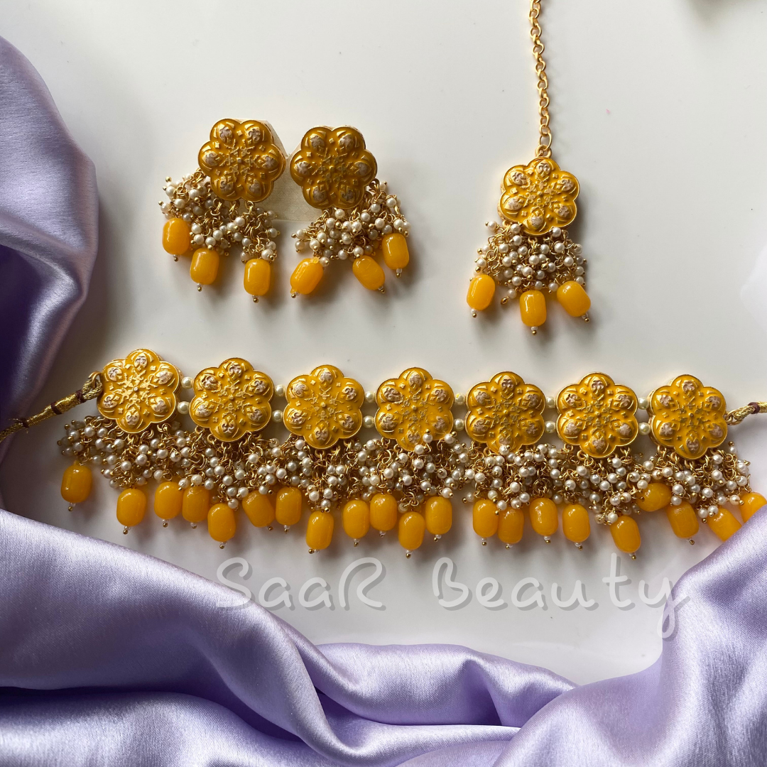 SOMYADATRI MEENAKARI MAANG TEEKA SET YELLOW