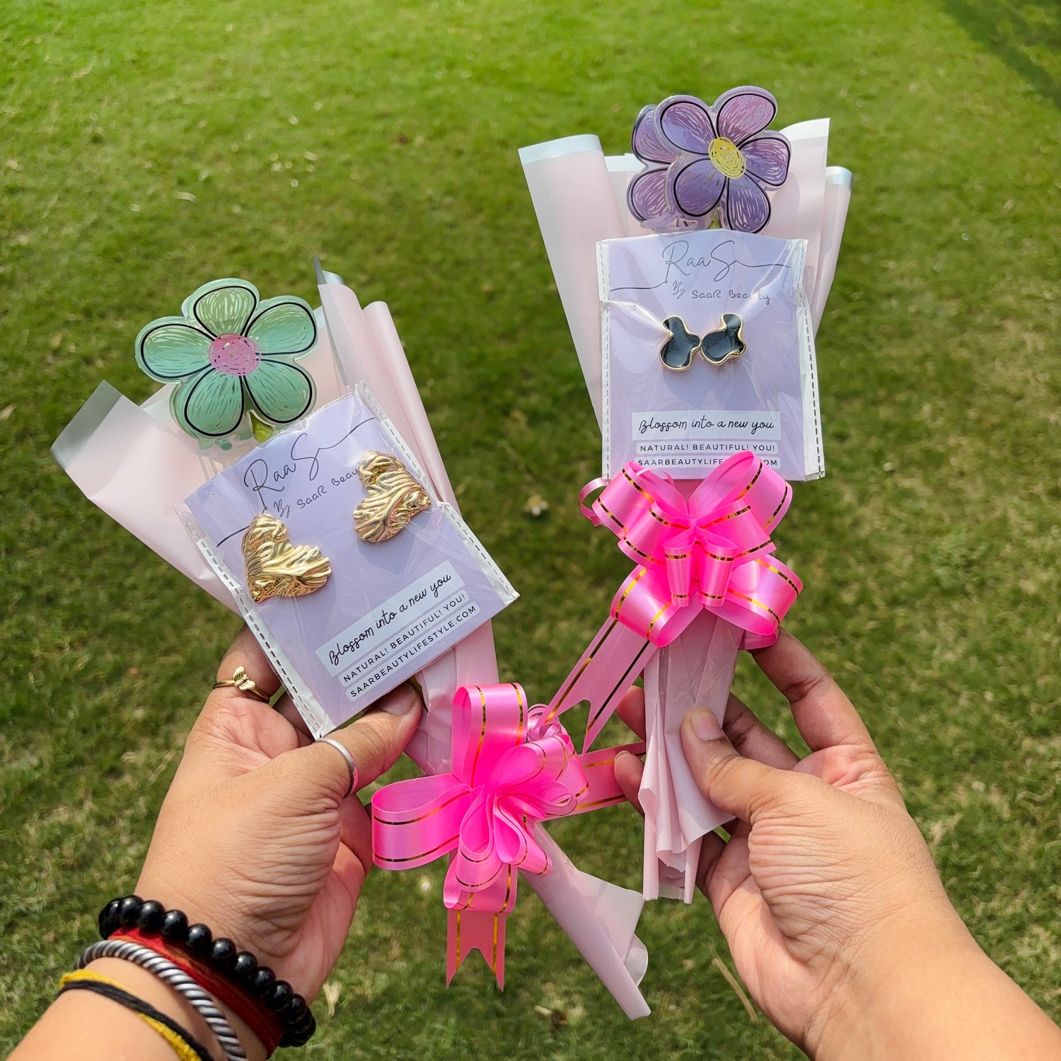 Saar Beauty Floral Hair Clutcher &amp; Earrings Gift Bouquet