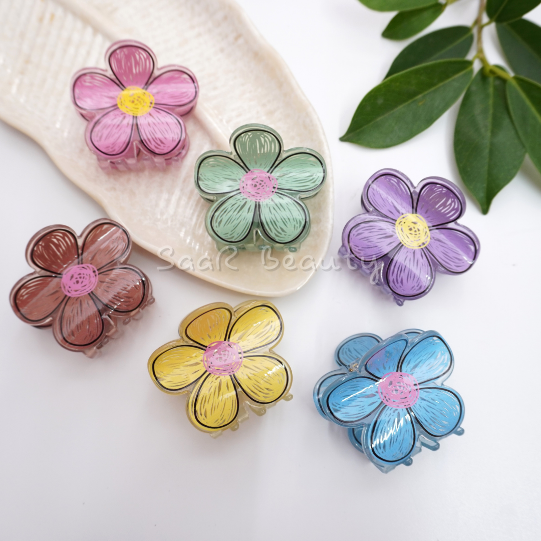 Stylish flower-shaped claw clips, perfect for securing hair while adding a chic and decorative touch to your hairstyle.