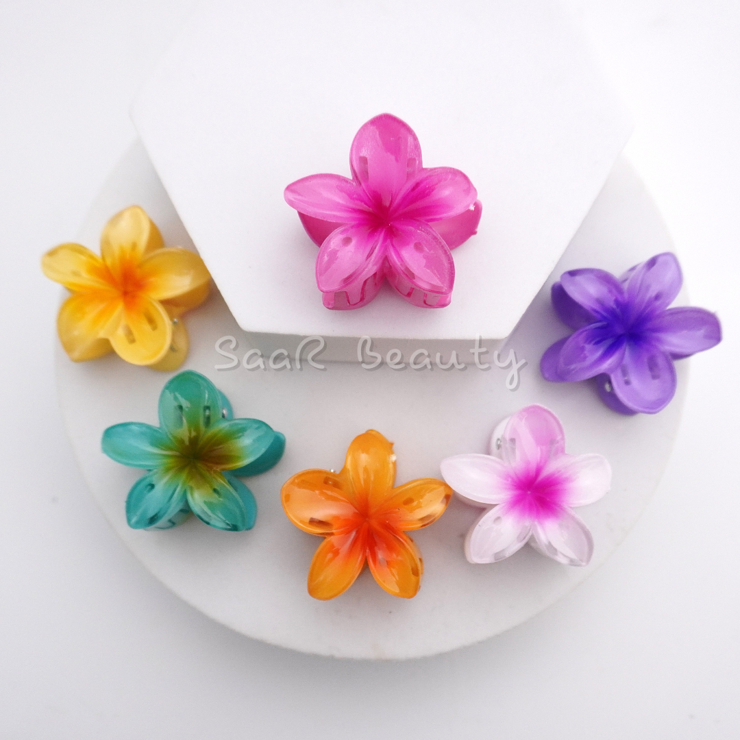 Chic small flower claw hair clip by SaaR Beauty. Vibrant printed colors, secure grip, durable design, and perfect for all hair types. Stylish, compact, and versatile!