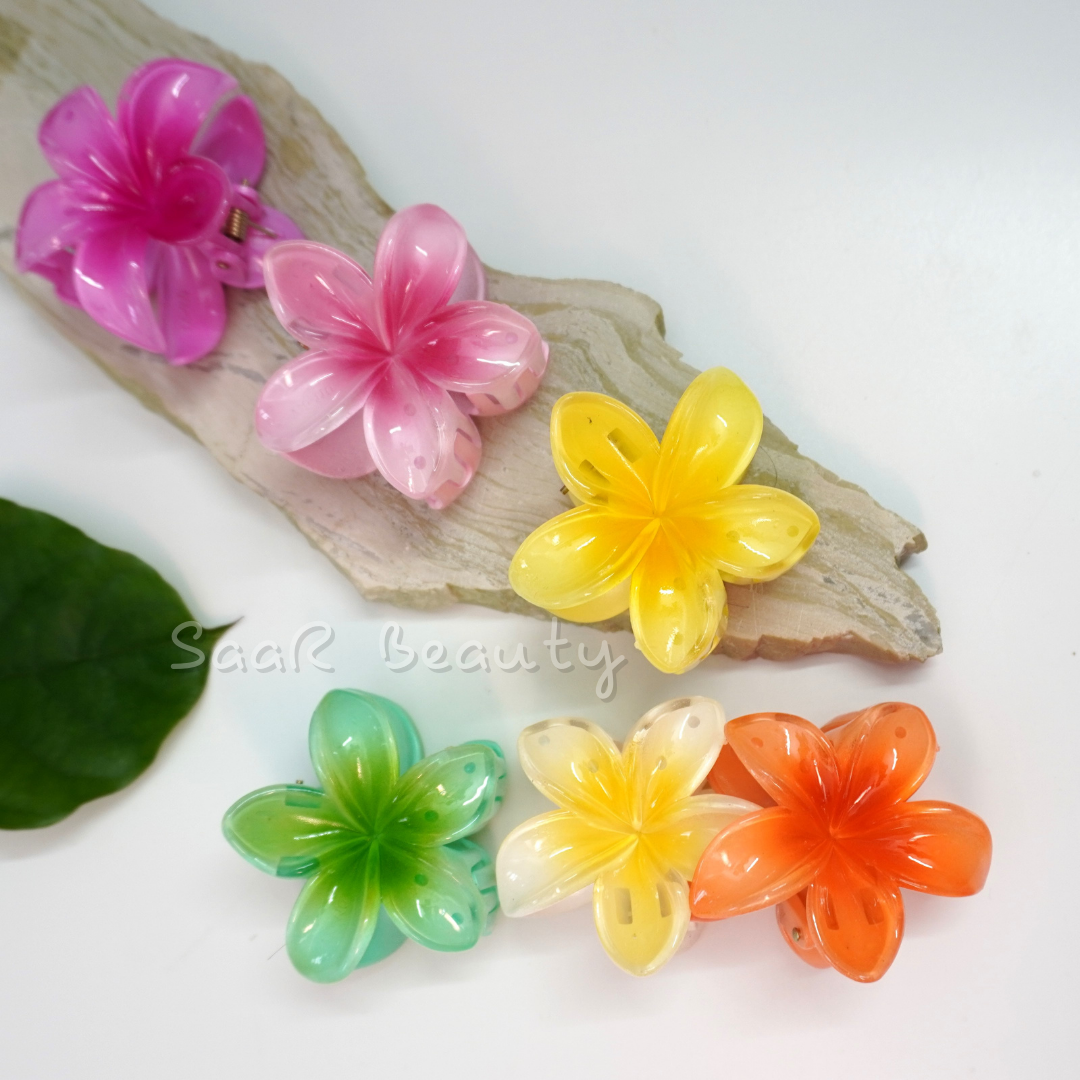 Stylish medium flower claw hair clip by SaaR Beauty. Vibrant printed colors, durable build, secure grip, and perfect for all hair types. Chic and versatile!