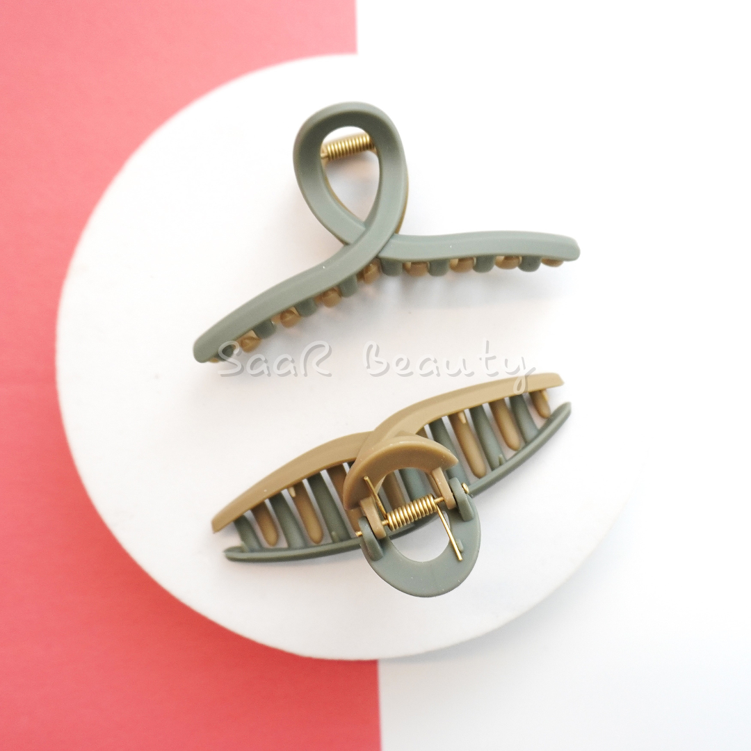 Elevate your style with our Dual-Shade Hair Claw Clip! Perfect for thick, thin, or long hair, this durable, matte-finish clutcher offers a secure grip and is available in six trendy shades. Ideal for everyday use!