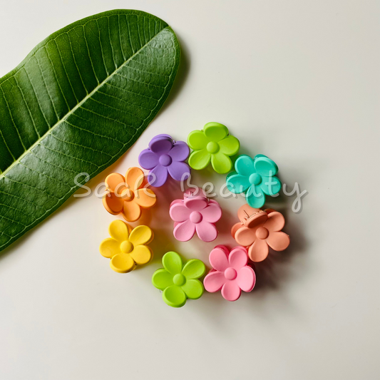 SMALL DAISY CLAW CLUTCHER