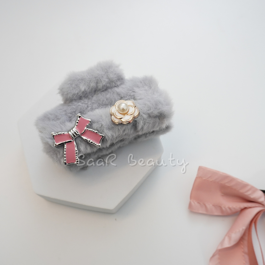 Discover SaaR Beauty’s Korean fur claw clips! Perfect for thick, thin, and long hair, these stylish hair accessories feature soft faux fur and bow details in 6 shades.