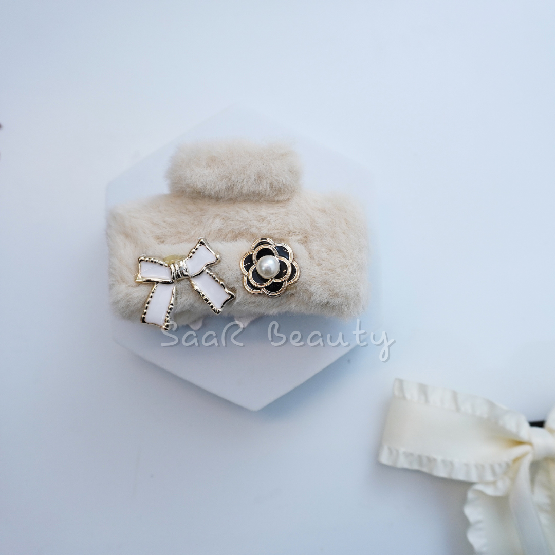 Discover SaaR Beauty’s Korean fur claw clips! Perfect for thick, thin, and long hair, these stylish hair accessories feature soft faux fur and bow details in 6 shades.