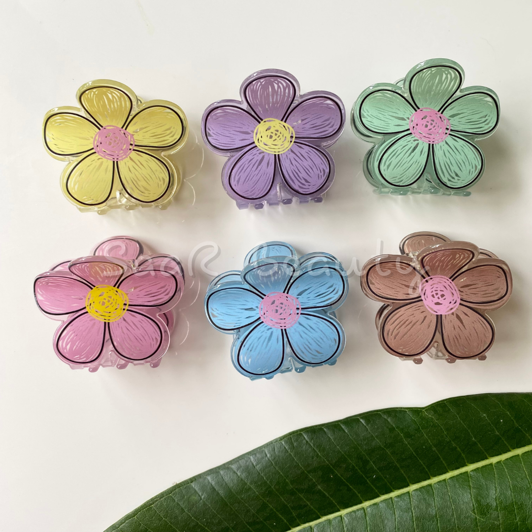Stylish flower-shaped claw clips, perfect for securing hair while adding a chic and decorative touch to your hairstyle.