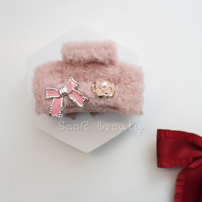 Discover SaaR Beauty’s Korean fur claw clips! Perfect for thick, thin, and long hair, these stylish hair accessories feature soft faux fur and bow details in 6 shades.