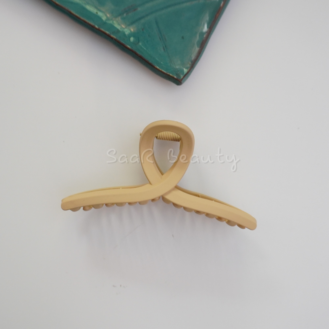 LARGE WHITE COFFEE KNOTTED CLAW CLUTCHER