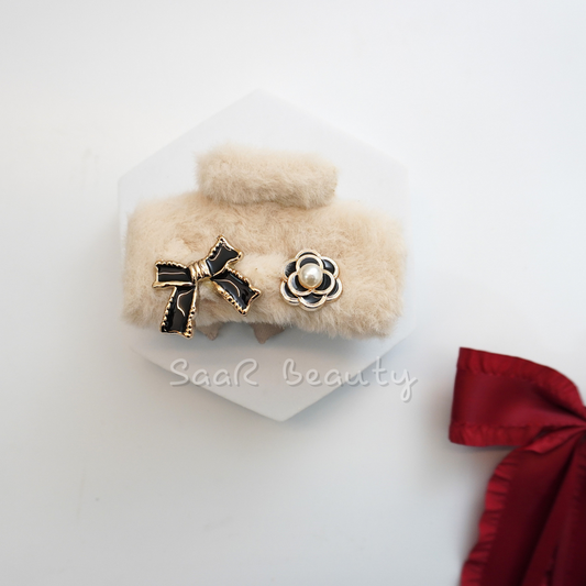 Discover SaaR Beauty’s Korean fur claw clips! Perfect for thick, thin, and long hair, these stylish hair accessories feature soft faux fur and bow details in 6 shades.