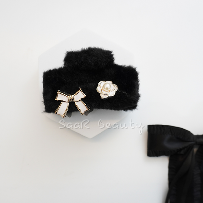 Discover SaaR Beauty’s Korean fur claw clips! Perfect for thick, thin, and long hair, these stylish hair accessories feature soft faux fur and bow details in 6 shades.