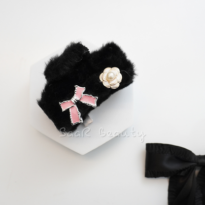 Discover SaaR Beauty’s Korean fur claw clips! Perfect for thick, thin, and long hair, these stylish hair accessories feature soft faux fur and bow details in 6 shades.