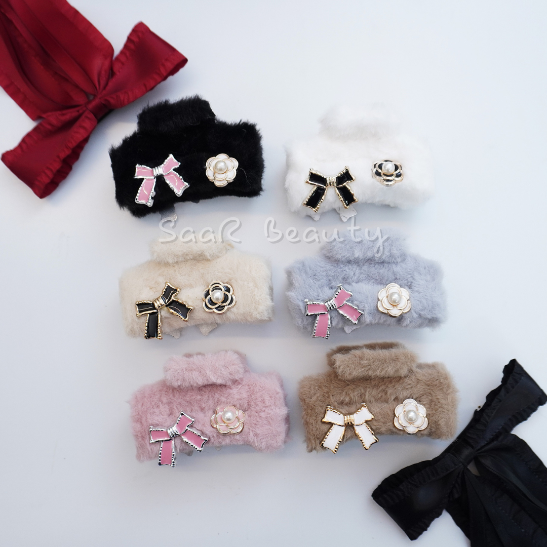 Discover SaaR Beauty’s Korean fur claw clips! Perfect for thick, thin, and long hair, these stylish hair accessories feature soft faux fur and bow details in 6 shades.