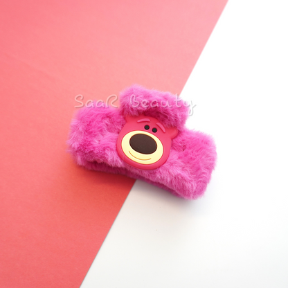 Shop SaaR Beauty’s adorable fur claw clips with cartoon charms! Perfect for thick, thin, and long hair, these colorful hair accessories add fun and style to your look.