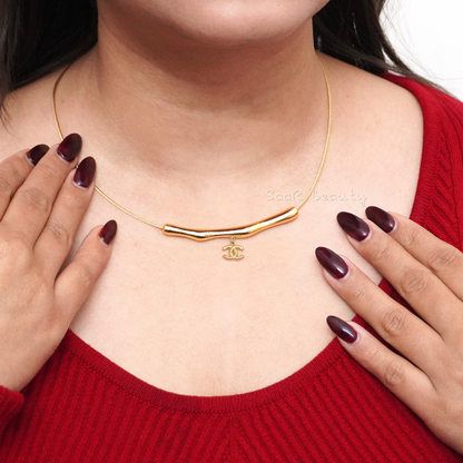 Sleek Gold Bar Necklace with Delicate Charm – Anti-Tarnish