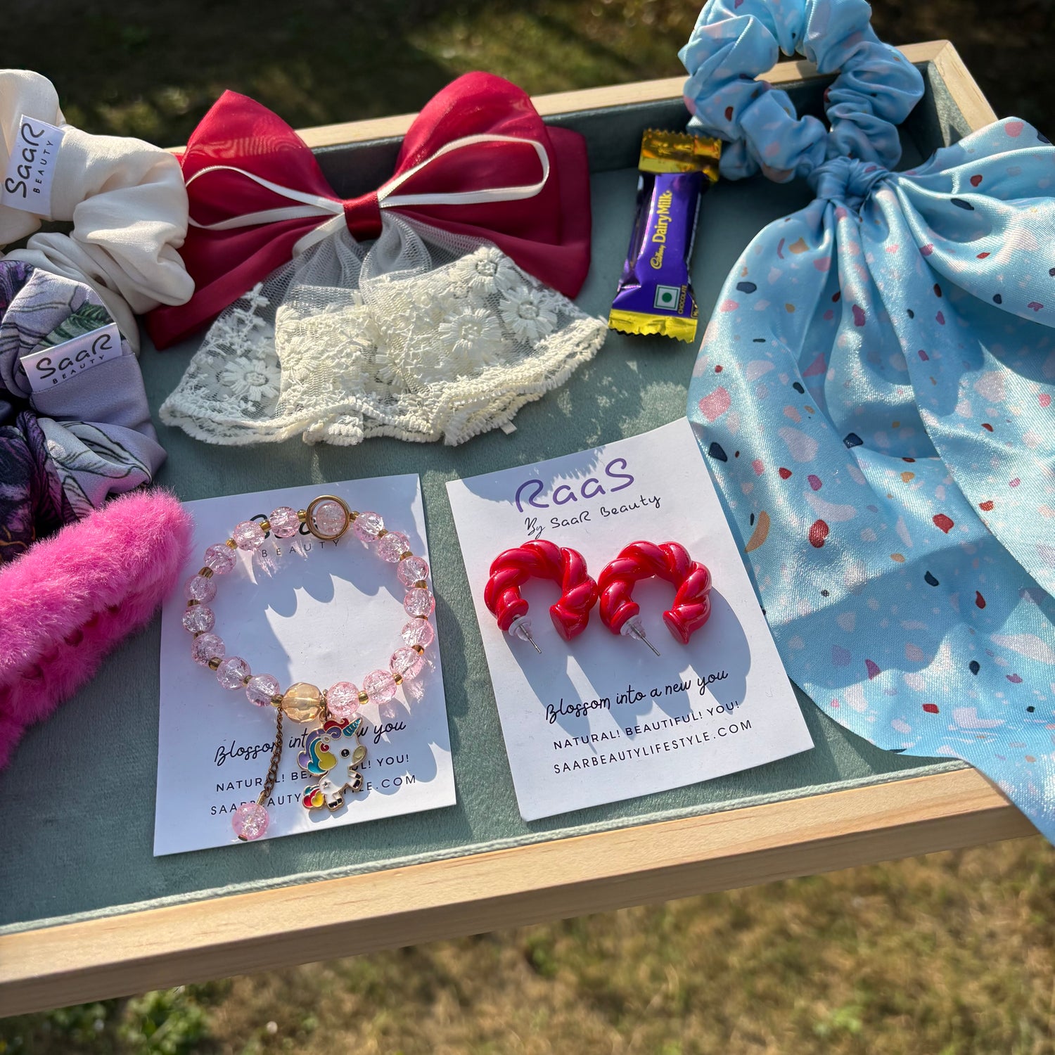 Saar Beauty Christmas Luxe Gift Hamper – Set of 8