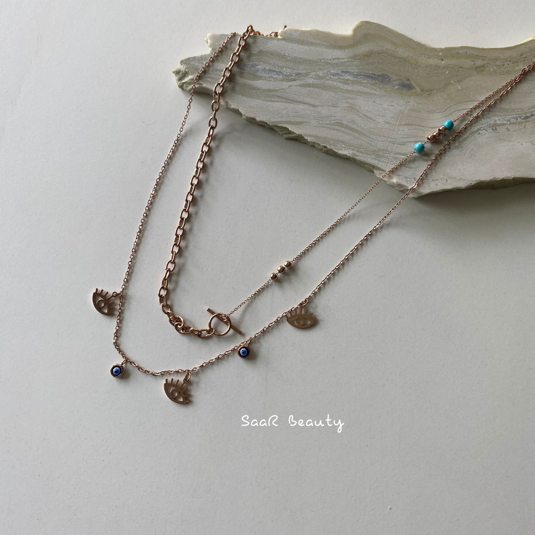 Metal chain necklace with a pendant in the shape of a EVIL EYE BLUE. Adjustable length with a trigger clasp.  Accessory Style:&amp;nbsp;Pendant necklace Description: THE EVIL EYE BLUE MAGIC PENDANT NECKLACE NECKPIECE   Country of production:&amp;nbsp;India Common generic name:&amp;nbsp;Necklace Net Quantity:&amp;nbsp;1 N     Composition  Metal 80%, Polymethyl methacrylate 10%, Steel 10%