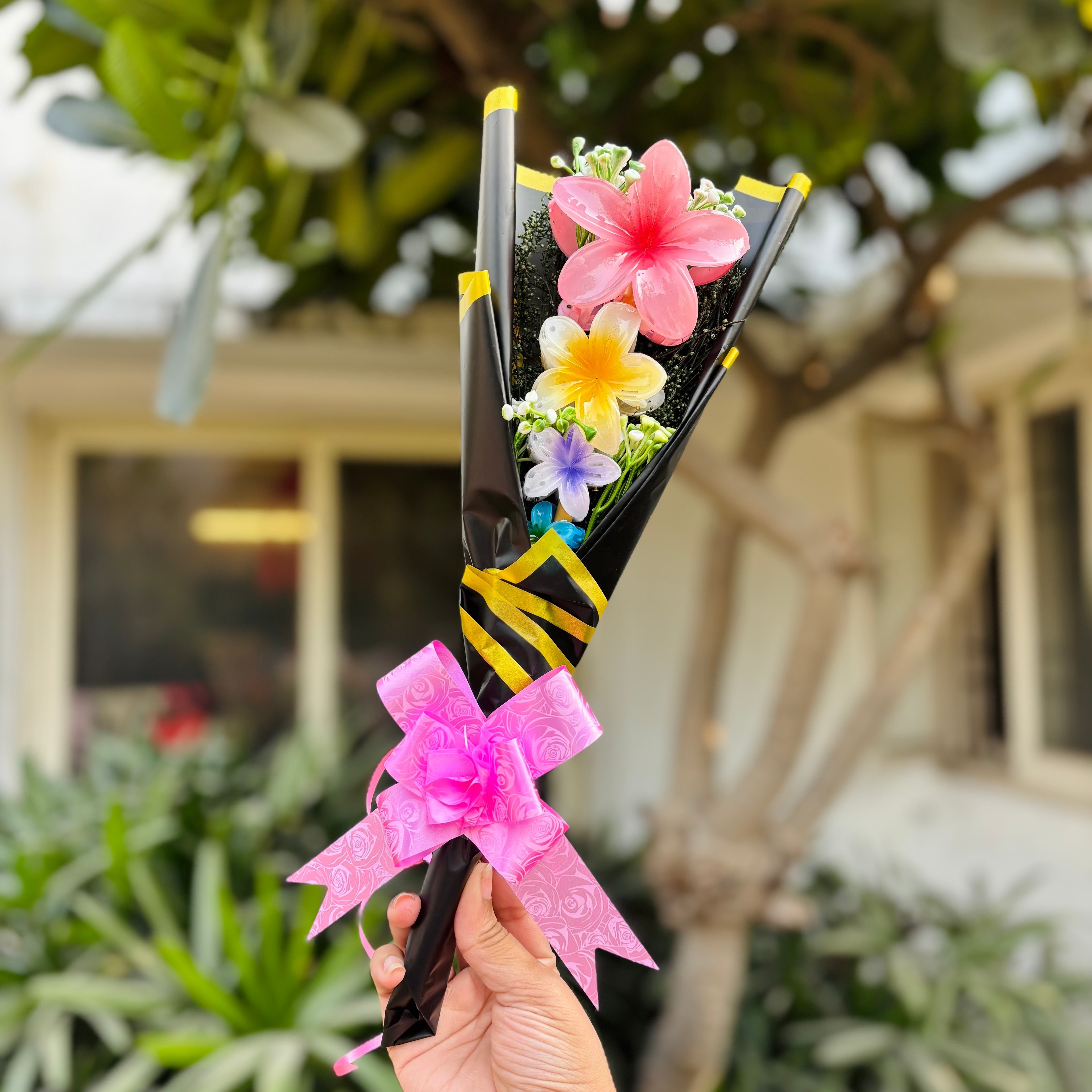 Compact Flower Claw Clip Bouquet Gift Set – Perfect Hair Accessories by SaaR Beauty – Set of 4 Hair Clutchers- premium korean packaging