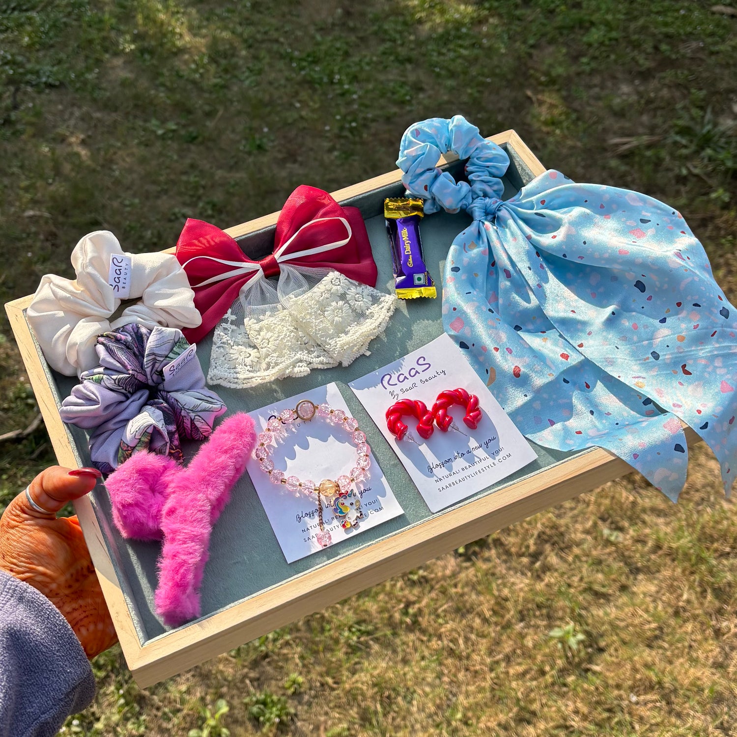 Saar Beauty Christmas Luxe Gift Hamper – Set of 8