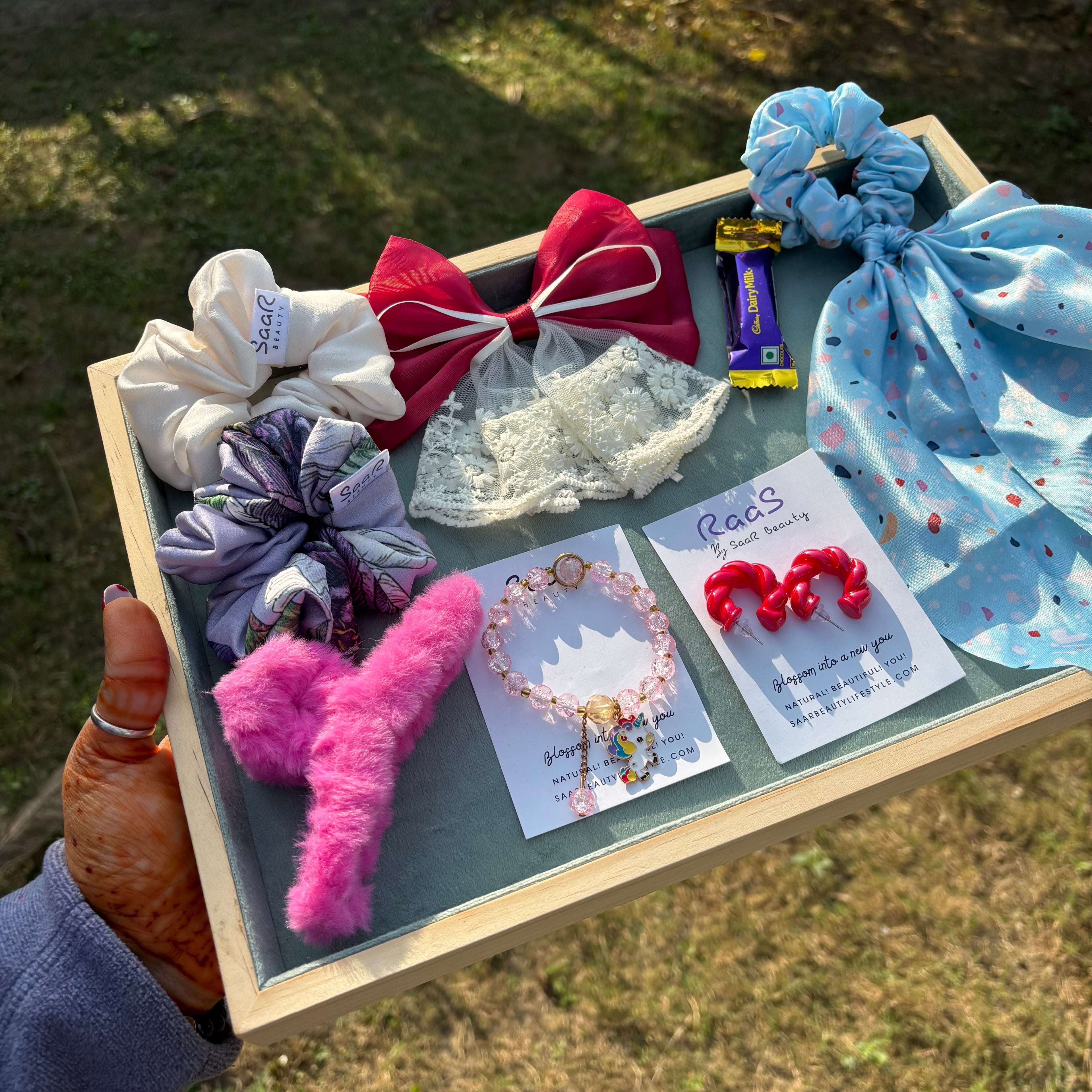 Saar Beauty Christmas Luxe Gift Hamper – Set of 8