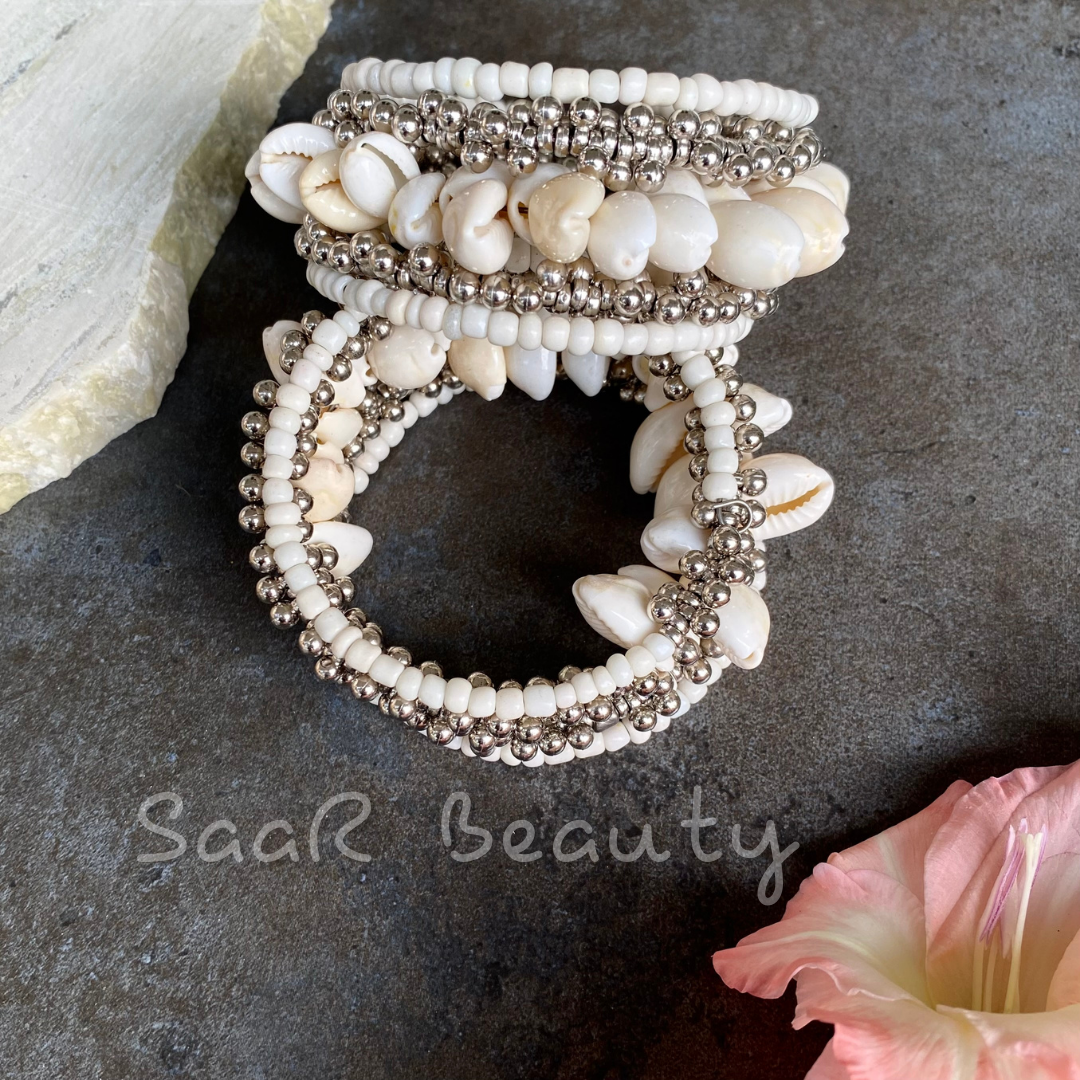 WHITE SEASHELL BRACELET