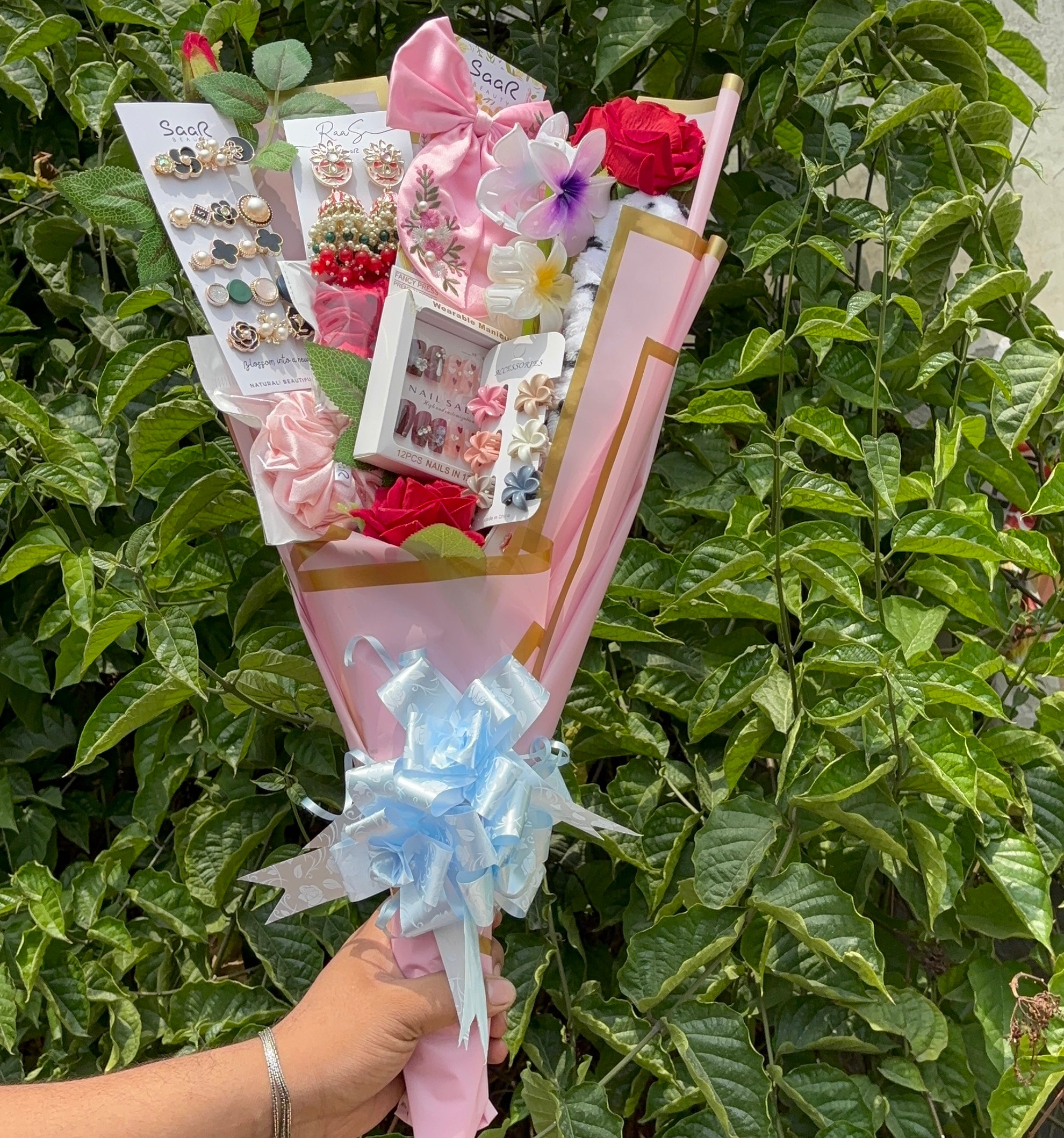 Saar Beauty Handmade Gift Bouquet with Clutches, Jewelry, and Makeup Band – Perfect Surprise