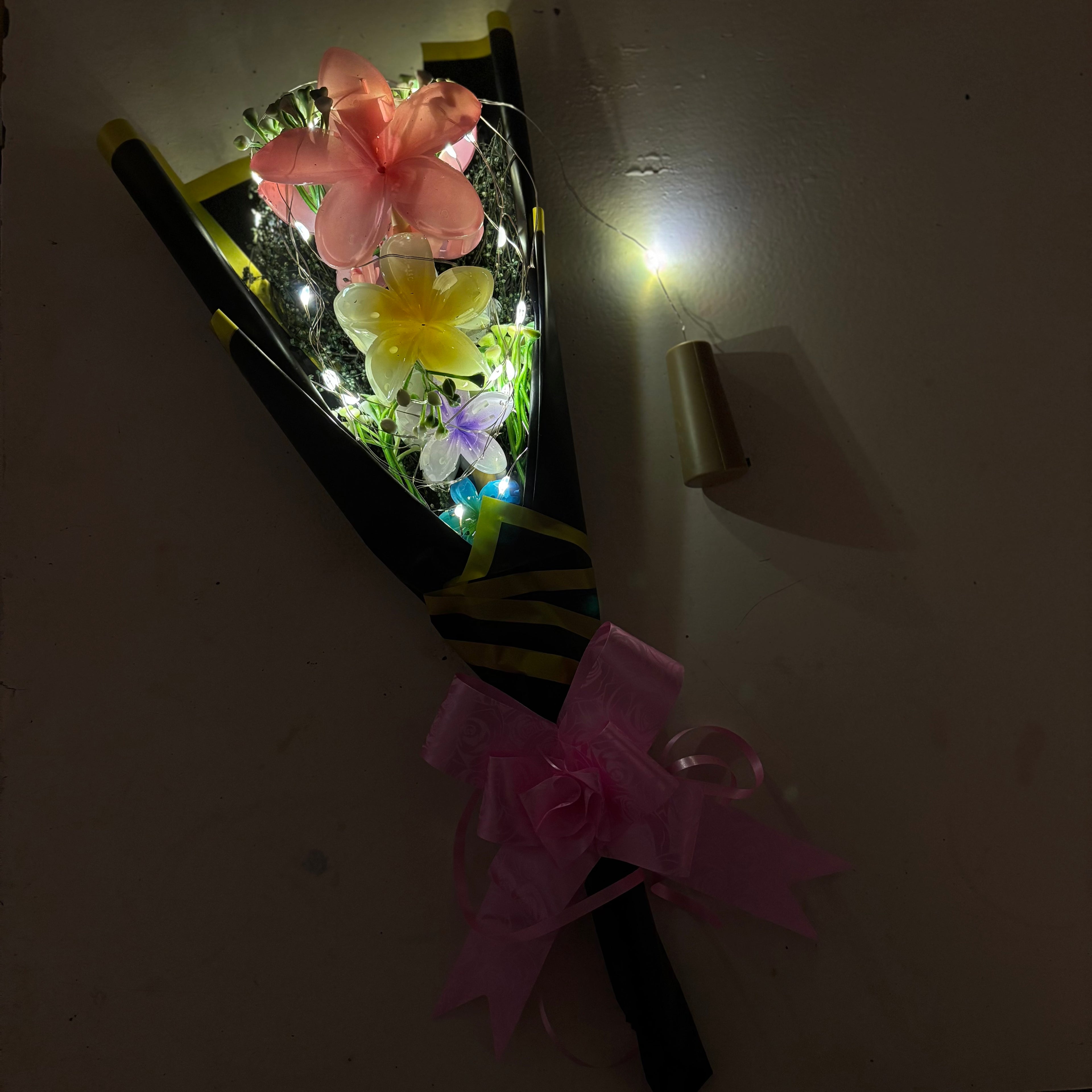 Compact Flower Claw Clip Bouquet Gift Set – Perfect Hair Accessories by SaaR Beauty – Set of 4 Hair Clutchers- premium korean packaging