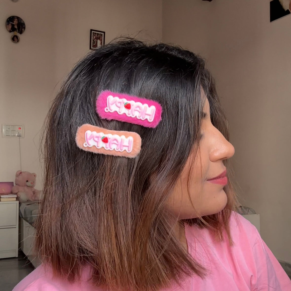 Bring joy to hairstyles with SaaR Beauty's Silicone Fur Happy Tic Tac Clip Set. High-quality, fun design, secure grip—perfect for girls, women, and kids!