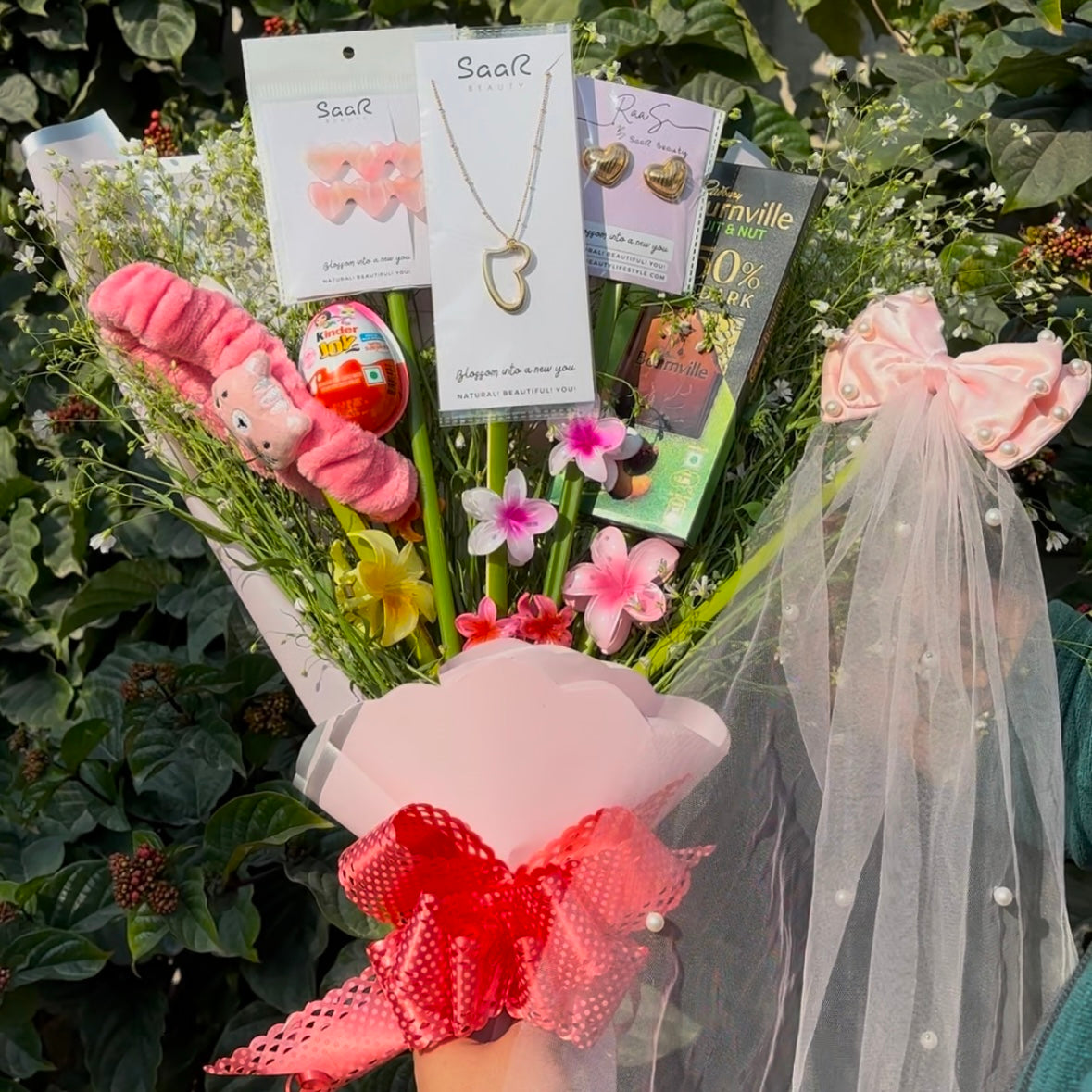 SaaR Beauty Pink Luxe Gift Bouquet featuring 6 viral flower claw clips, jewelry, chocolates, and trendy accessories, beautifully wrapped for a perfect surprise.