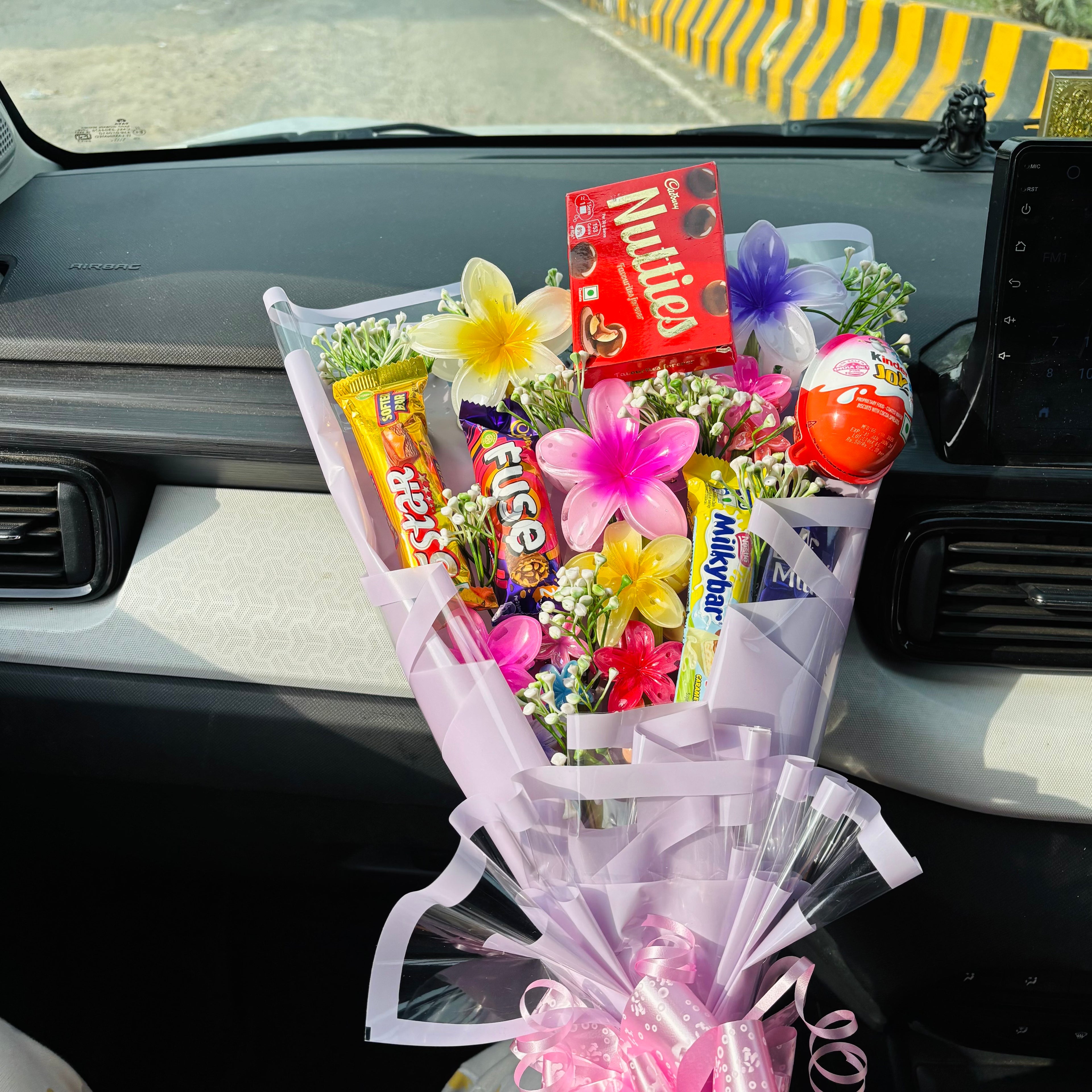 Premium Saar Beauty hair claw &amp; chocolate bouquet with assorted flower clutchers for thick and long hair – perfect birthday gift for women and girls.